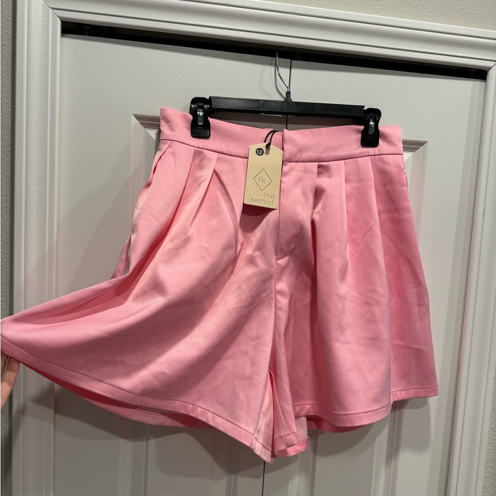 The Kemist High Waist Pink Pleated Shorts - Picture 4 of 9